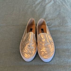 Gold quilted casual shoes